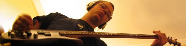 Jouant de la basse, mai 2009 Jouant de la basse